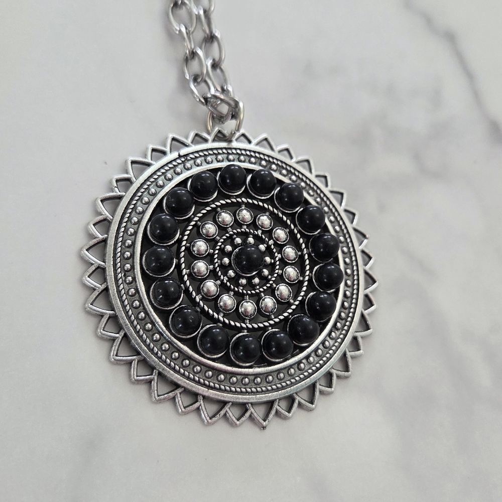 Paparazzi Bold Silver Sunburst Pendant Necklace & Earrings Set - Picture 5 of 10